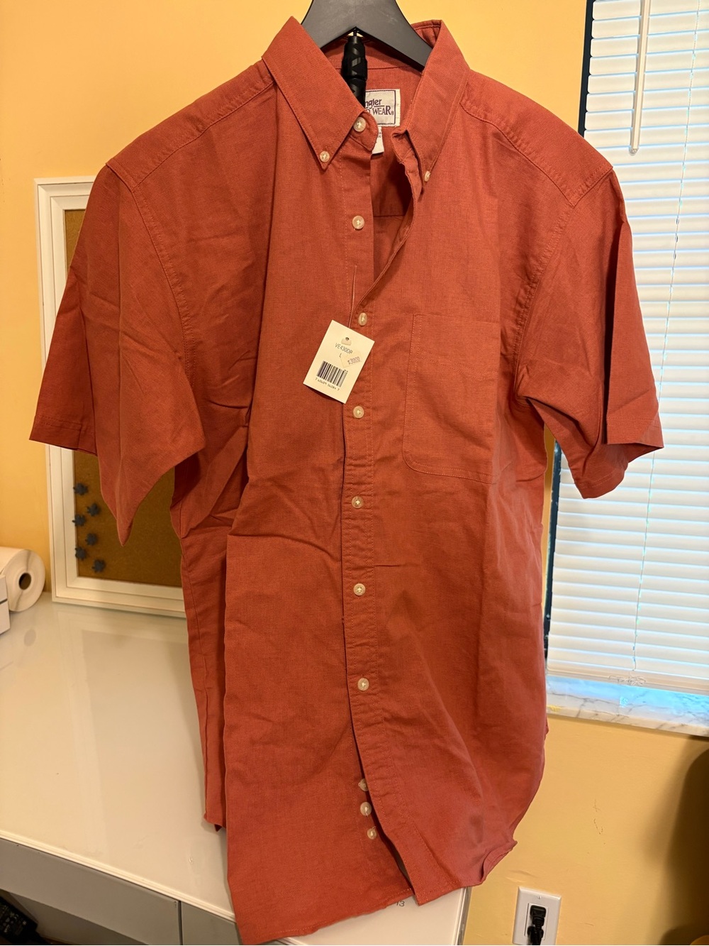 Wrangler Short-Sleeve Button-Down Shirt in Rust